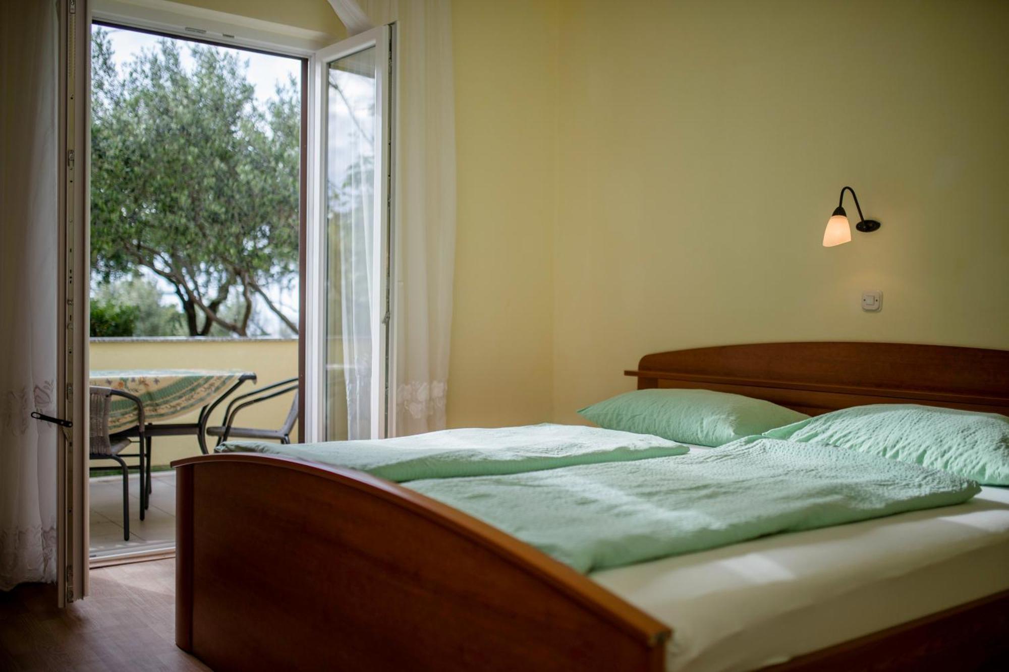 Apartments By The Sea Supetarska Draga - Donja, Rab - 11769 Zimmer foto